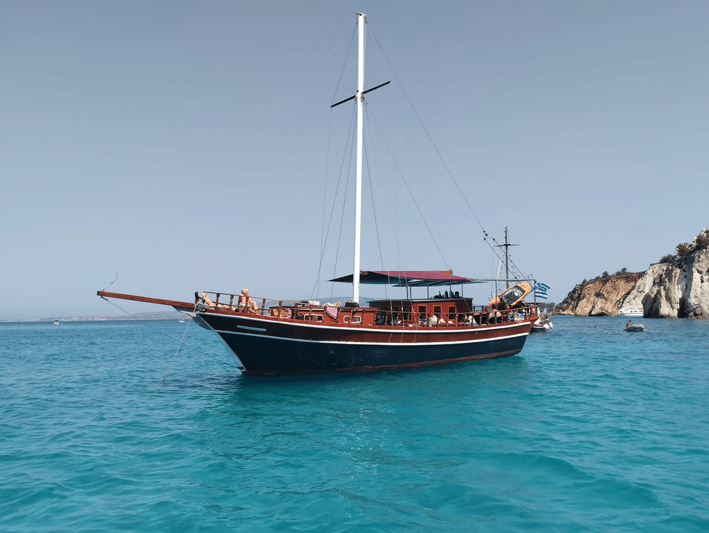 Private boat  - Kefalonia boat tour - Kefalonia Summer Holidays